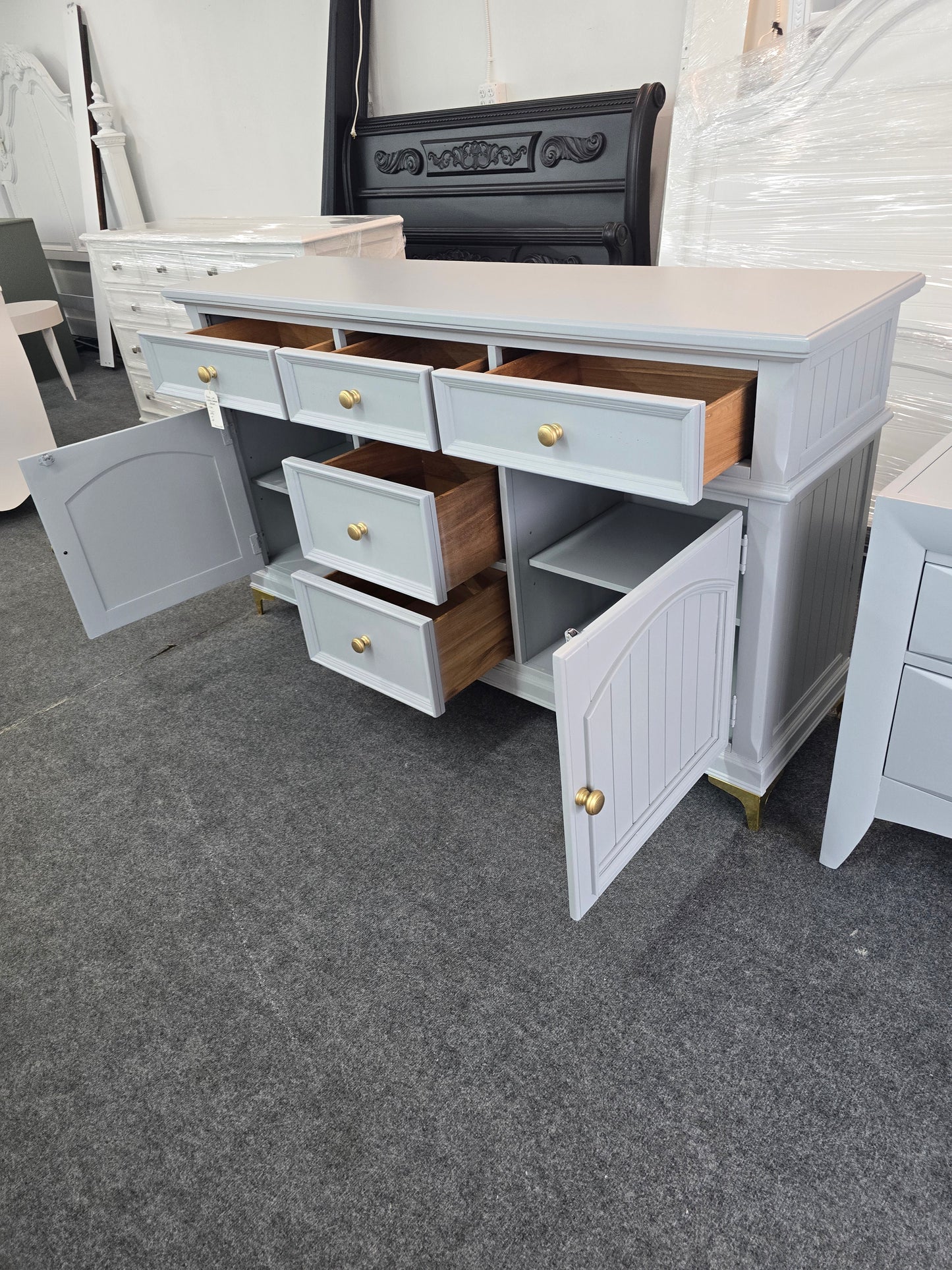 5 drawers / 2 doors gray dresser