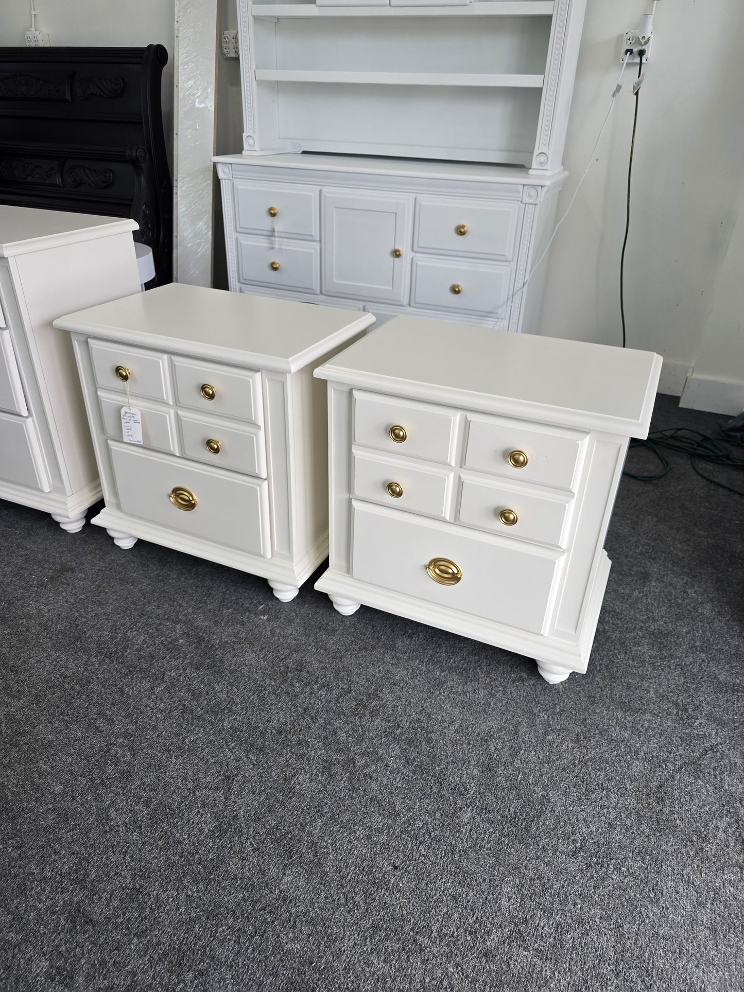 Broyhill off white pair of nightstands