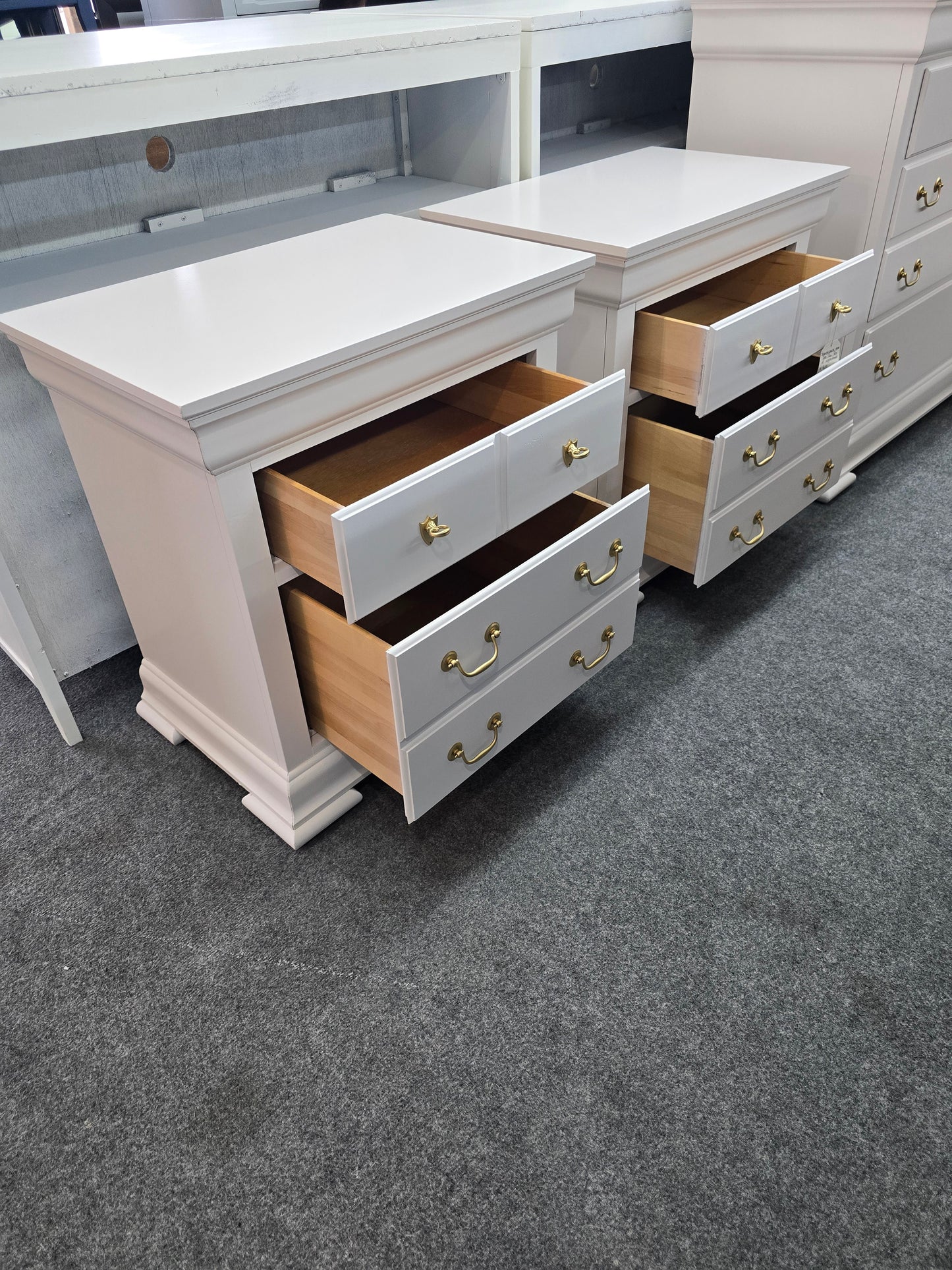Pennsylvania House pale pink pair of nightstands