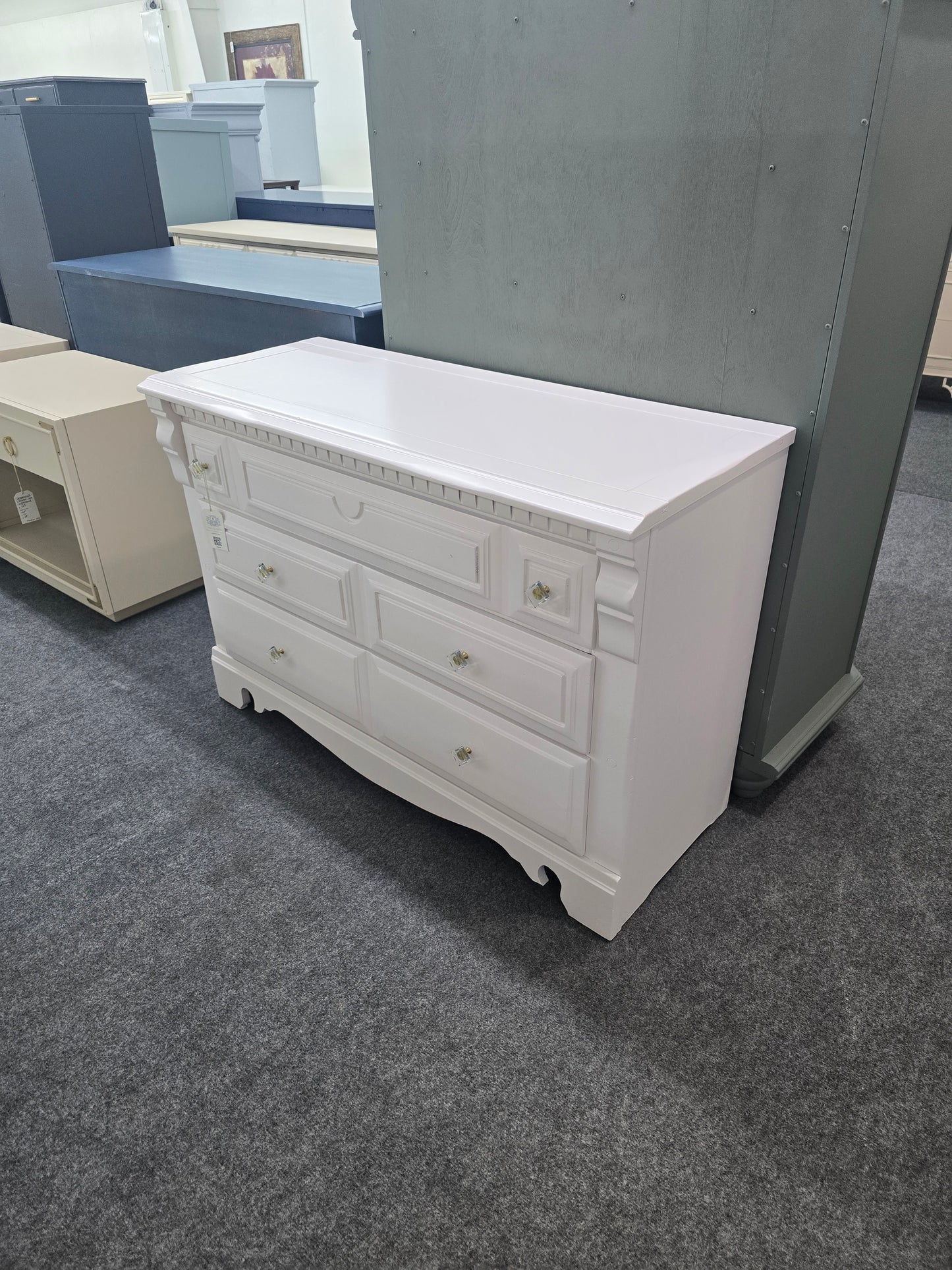 Vintage pale pink 3 drawers dresser