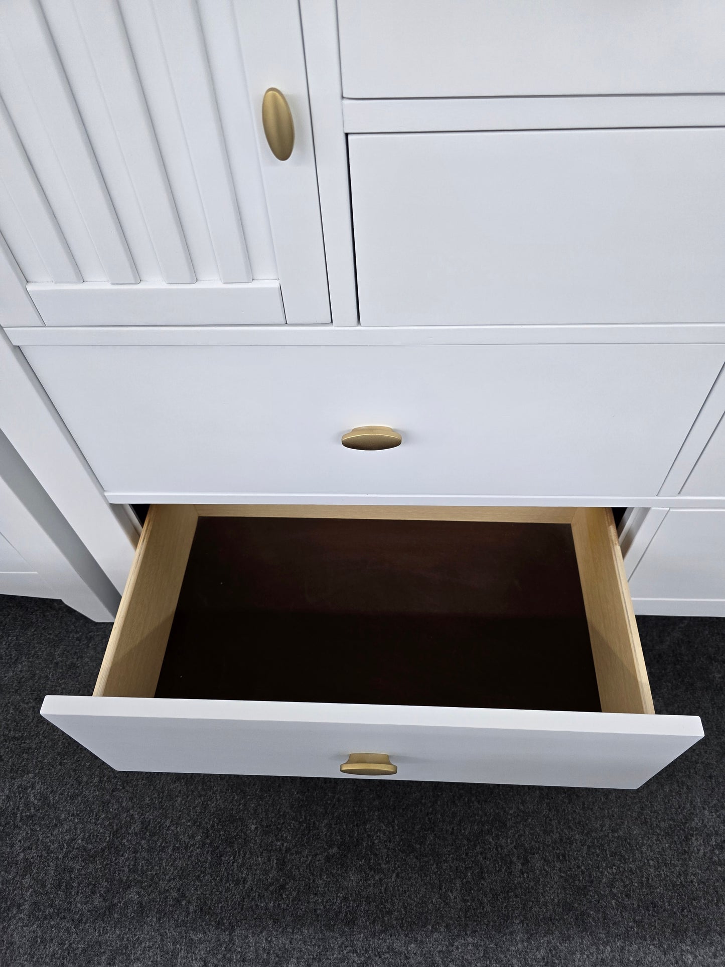 Kathy Ireland white dresser