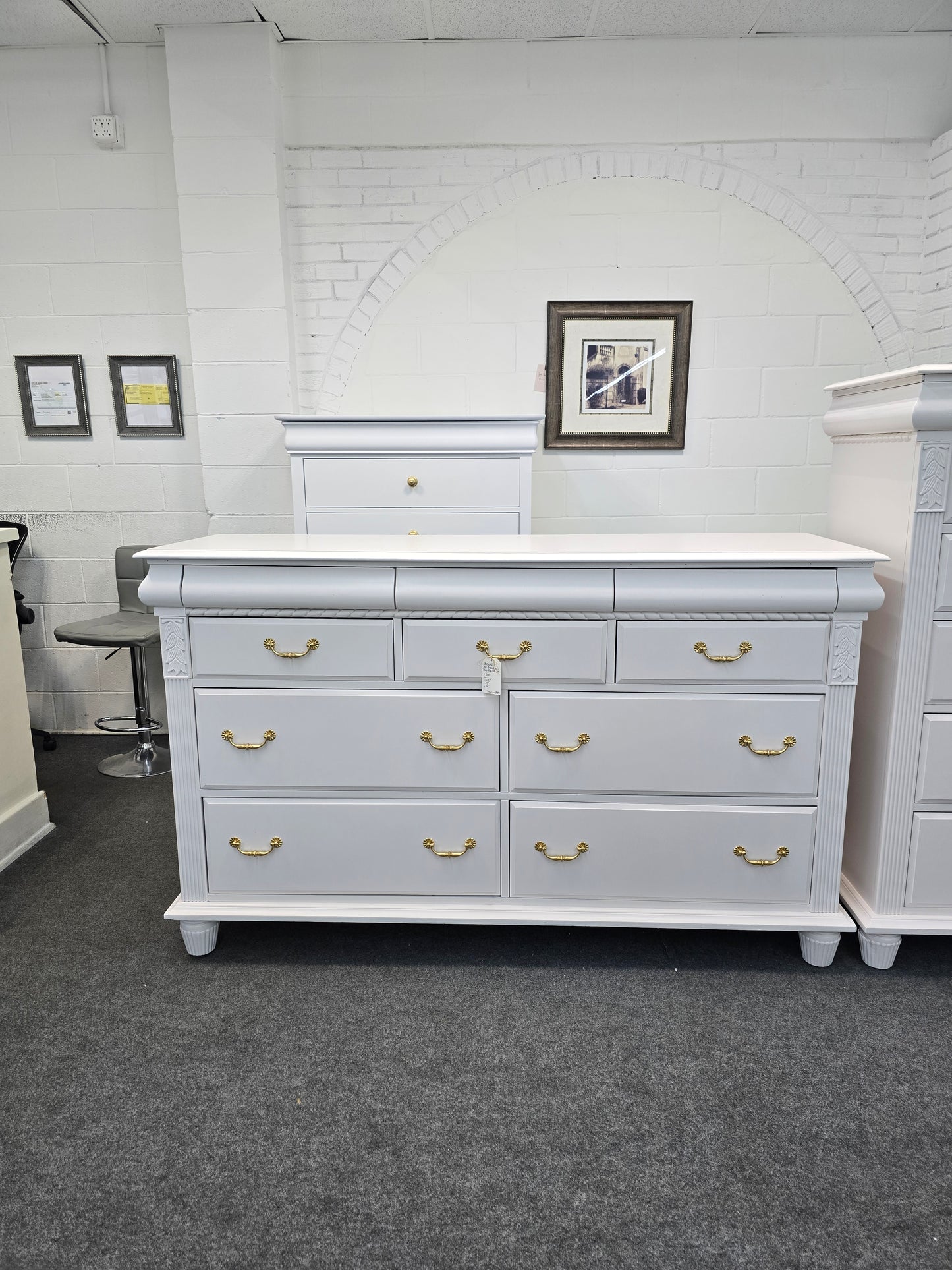 Beautiful pale pink 10 drawers dresser