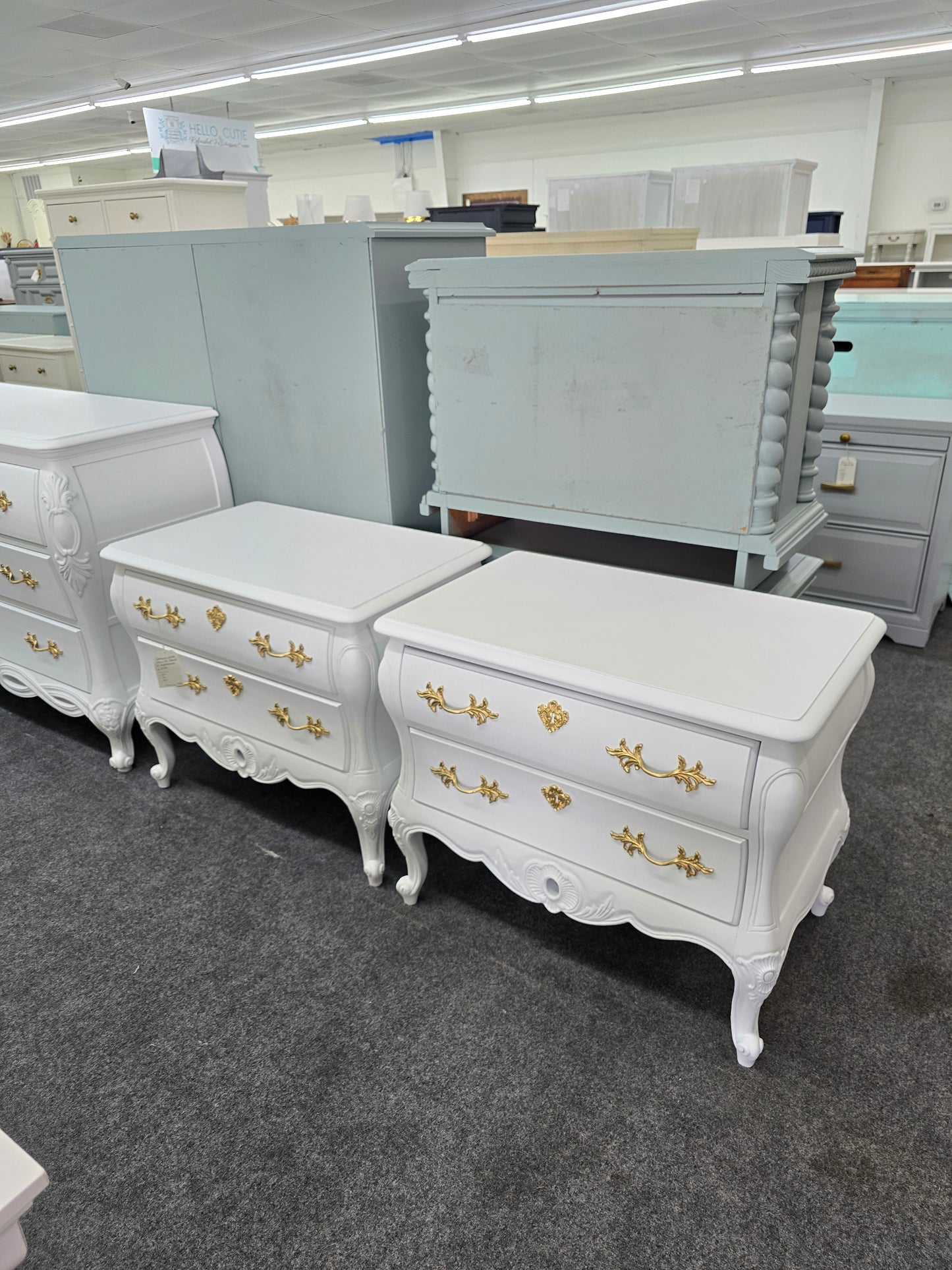 Century Louis XV french 2 matching nightstands