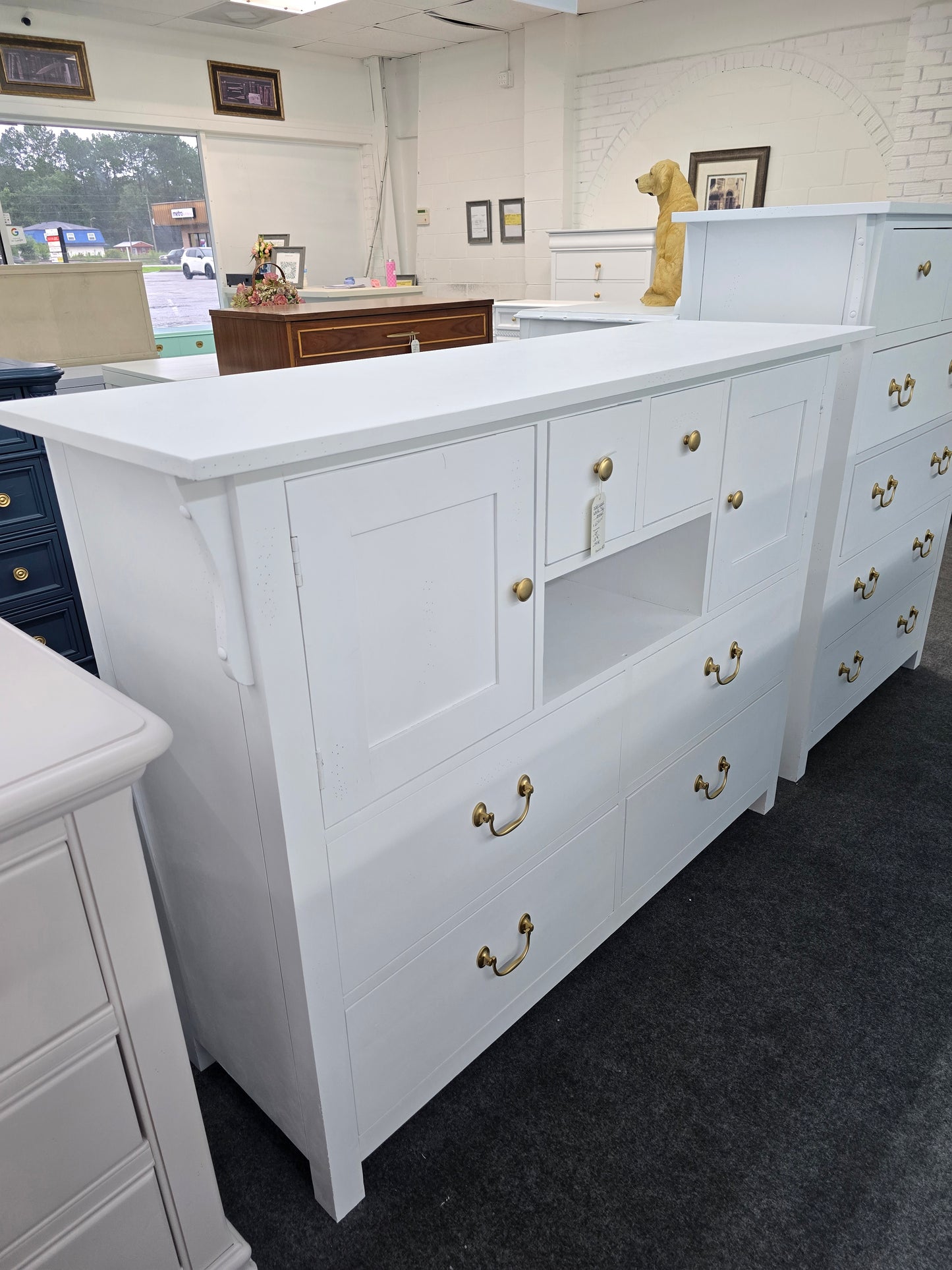 Solid wood white 6 drawers 2 doors white dresser