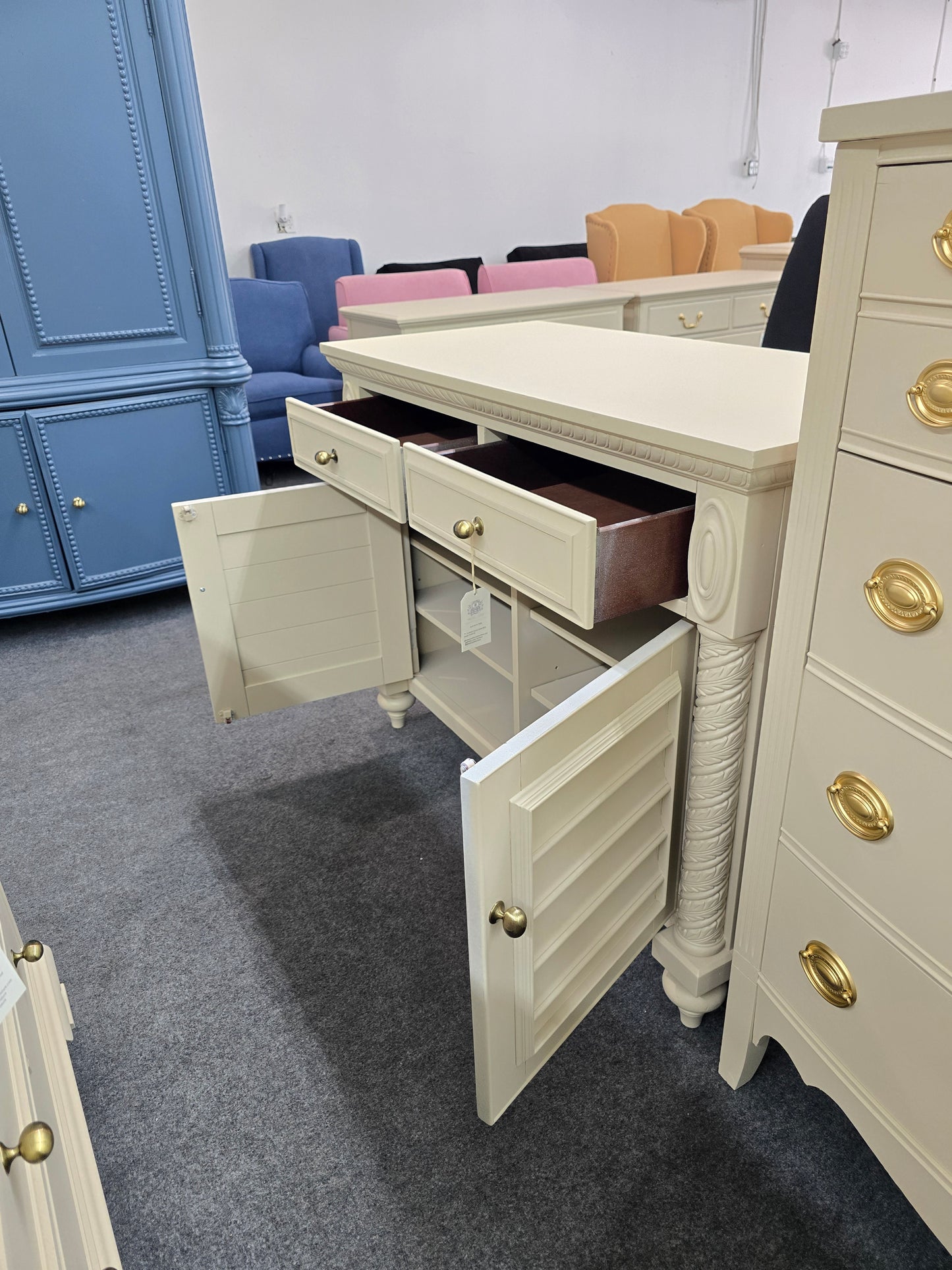 Beige carved 2 doors 2 drawers cabinet