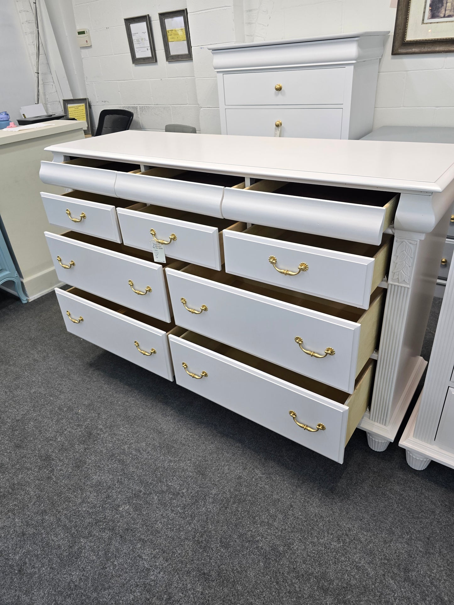 Beautiful pale pink 10 drawers dresser