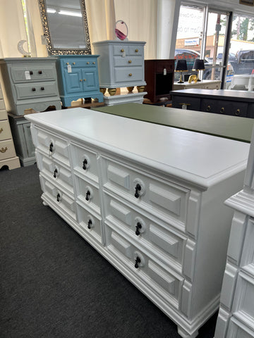 Bassett vintage white dresser