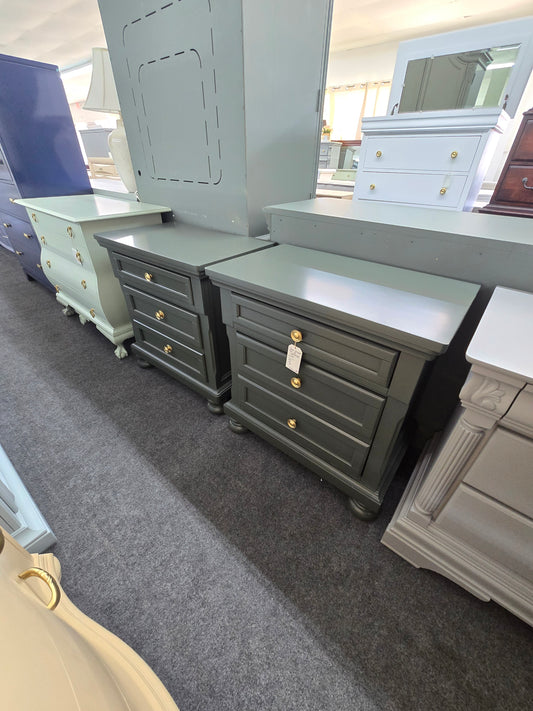 Green lacquered pair of nightstands