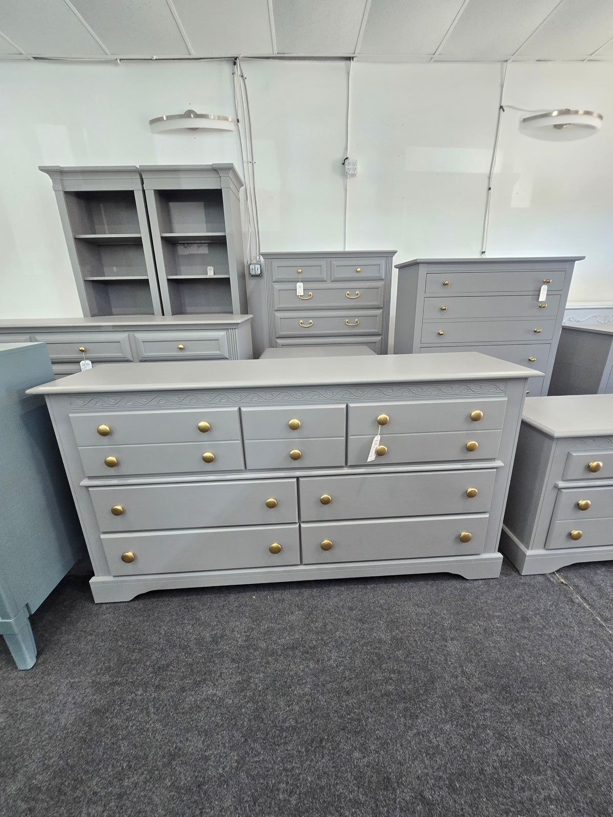 7 drawers gray long dresser