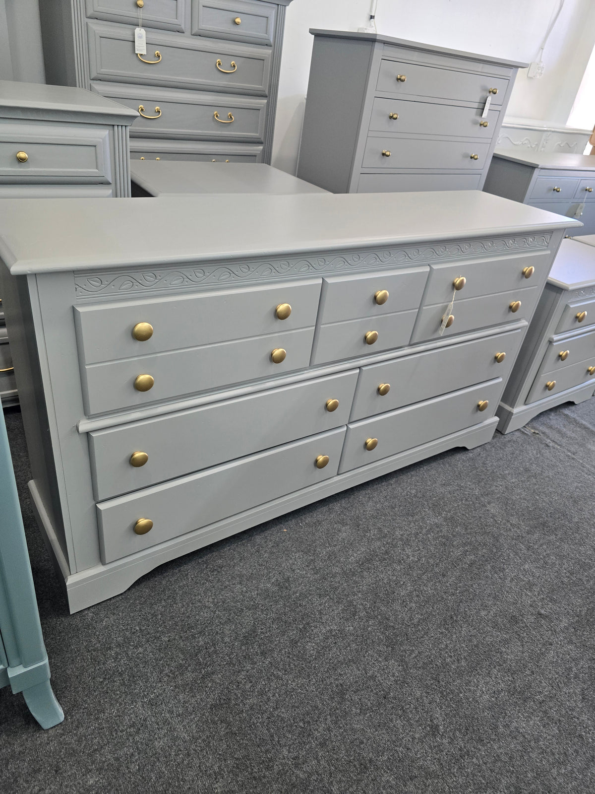 7 drawers gray long dresser