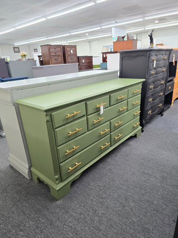 11 drawers matte green dresser