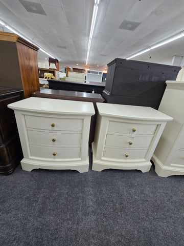 Pair of cream nightstands