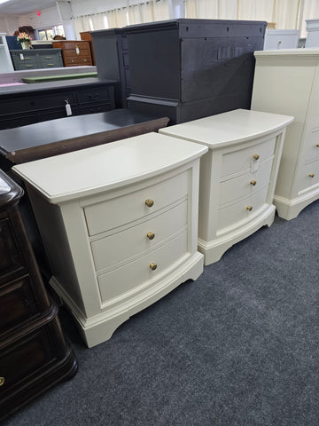 Pair of cream nightstands