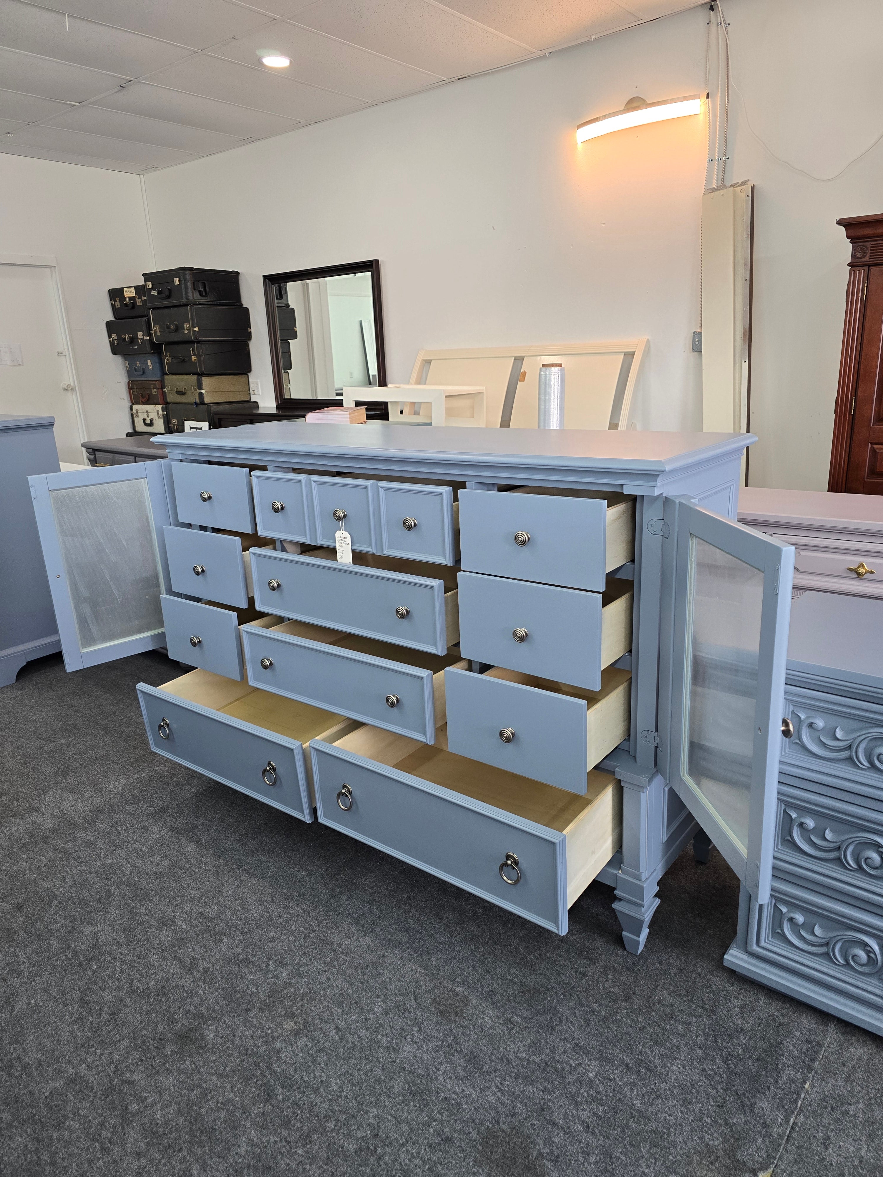 11 drawers 2 doors blue dresser