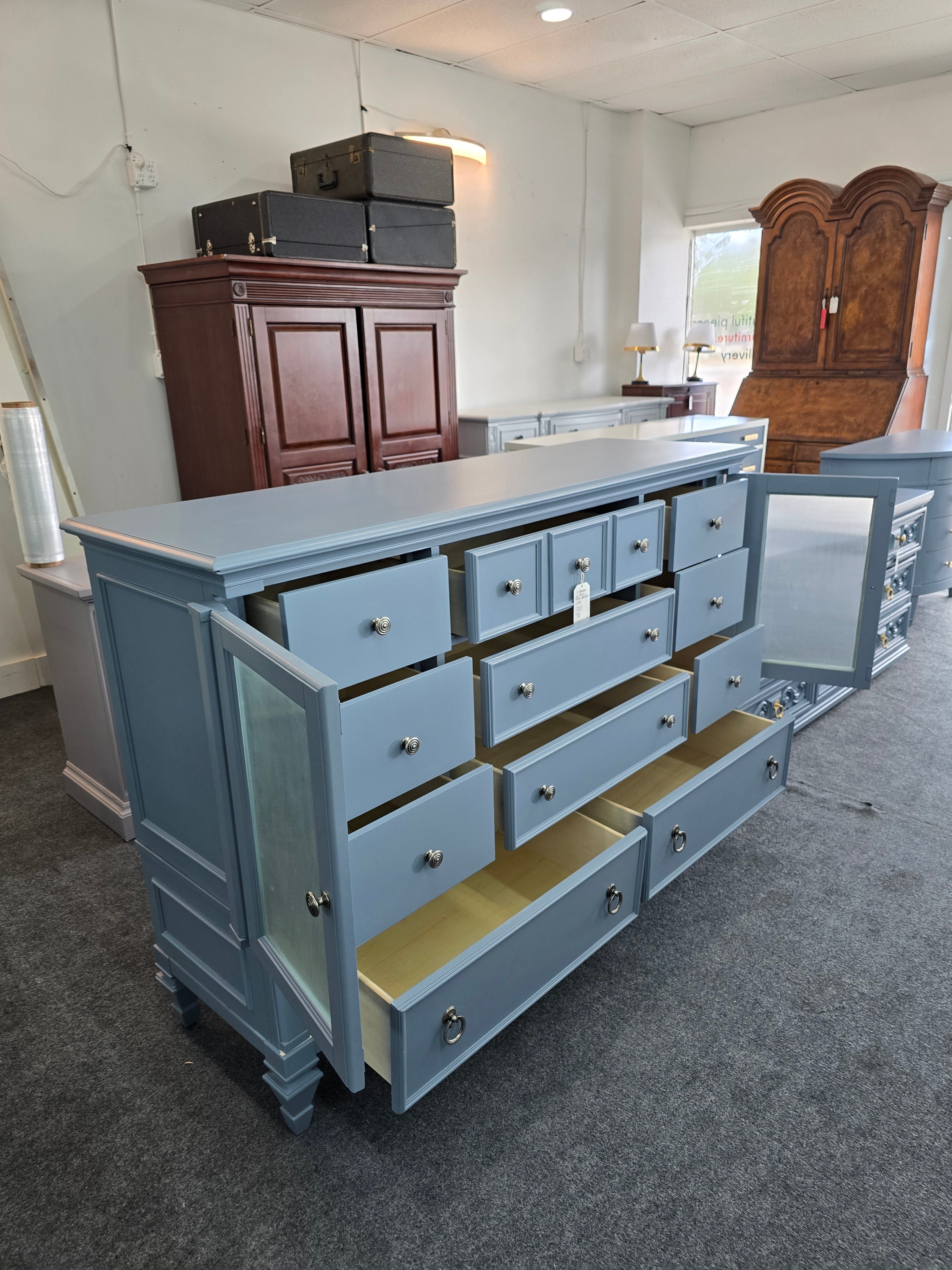 11 drawers 2 doors blue dresser