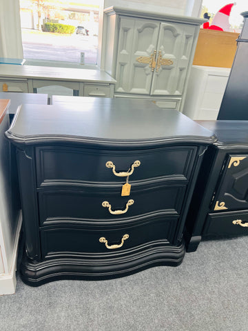 3 drawers black dresser