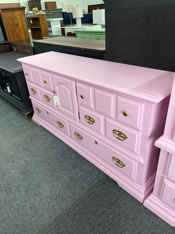 BROYHILL pink dresser