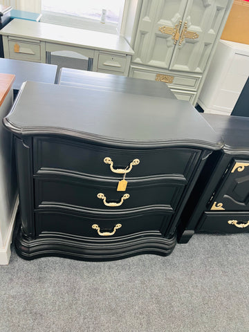 3 drawers black dresser