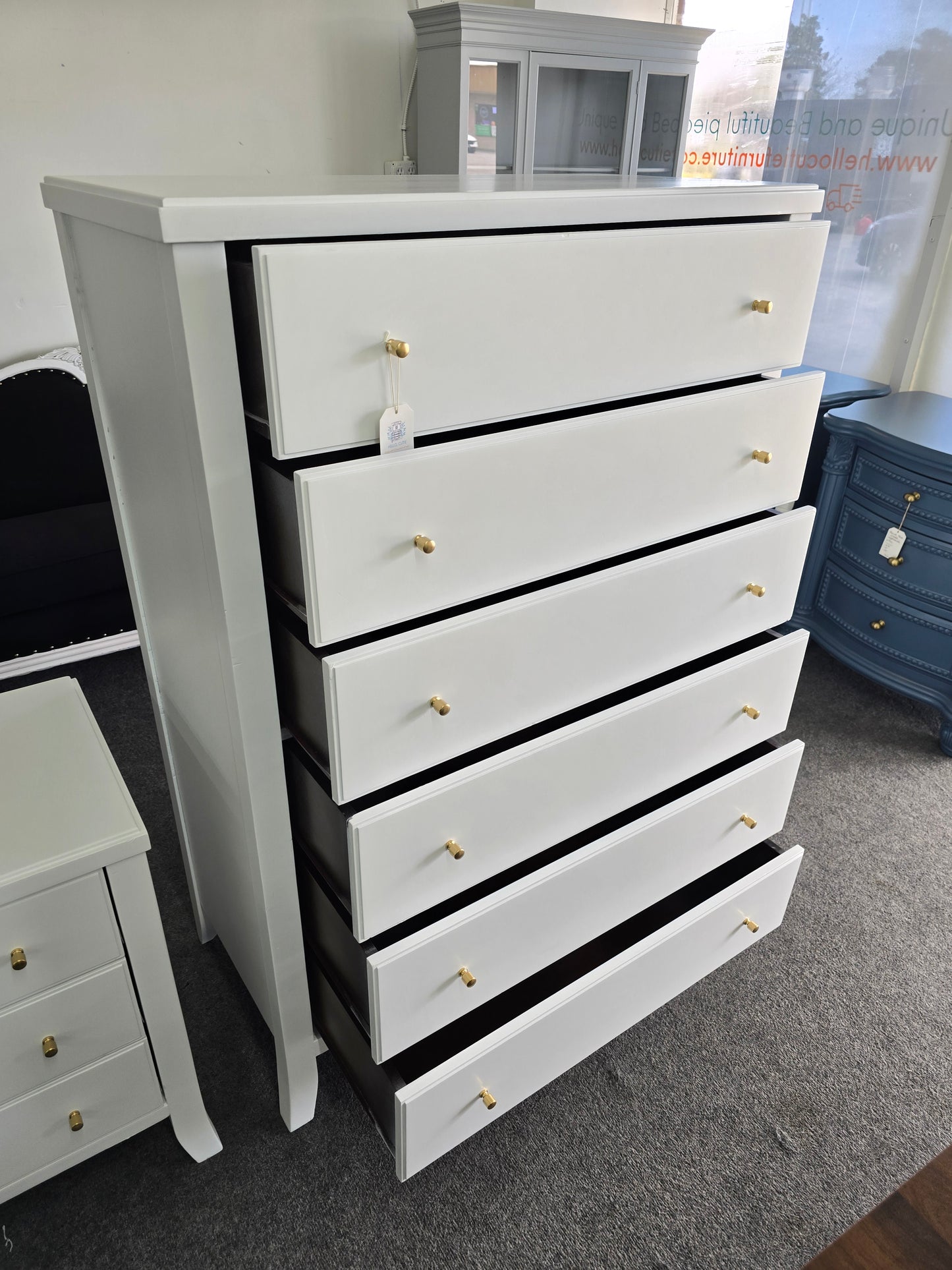 Super cute White lacquered chest