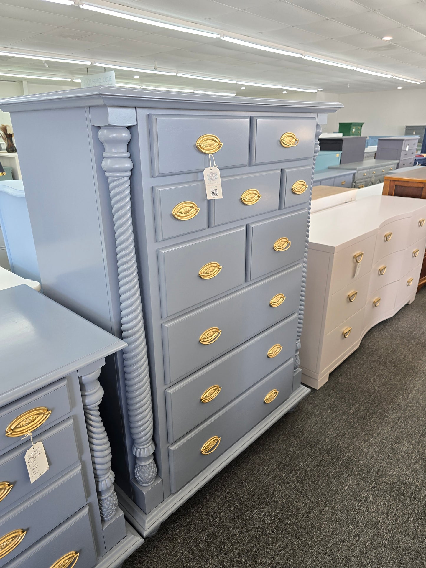 Gray lacquered 10 drawers chest