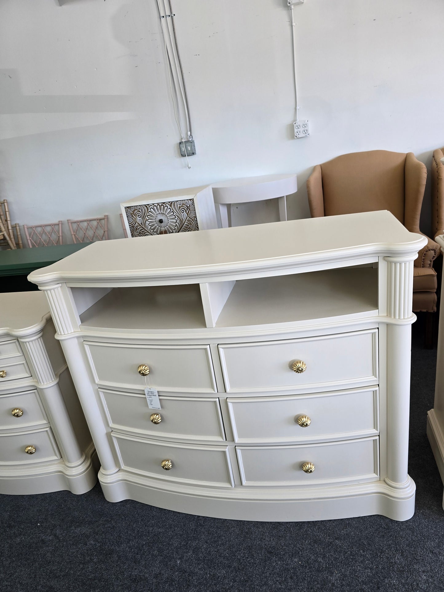 Gorgeous off white dresser / stand