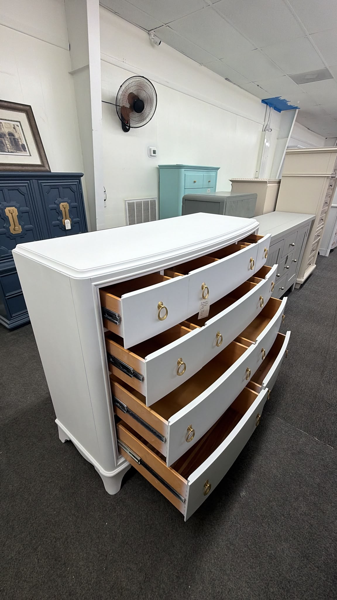 White lacquered 10 drawers dresser