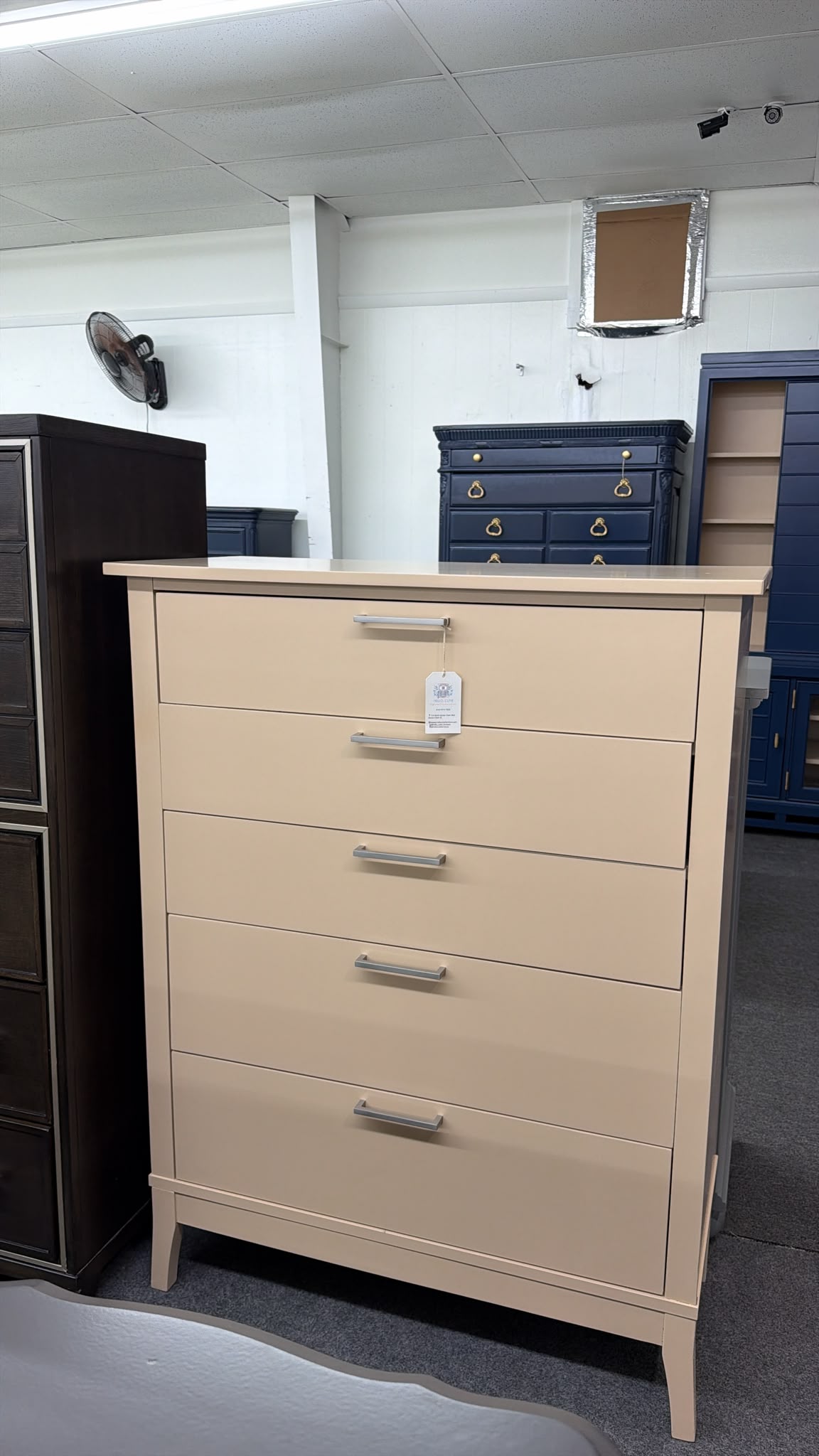 5 drawers modern beige lacquered chest