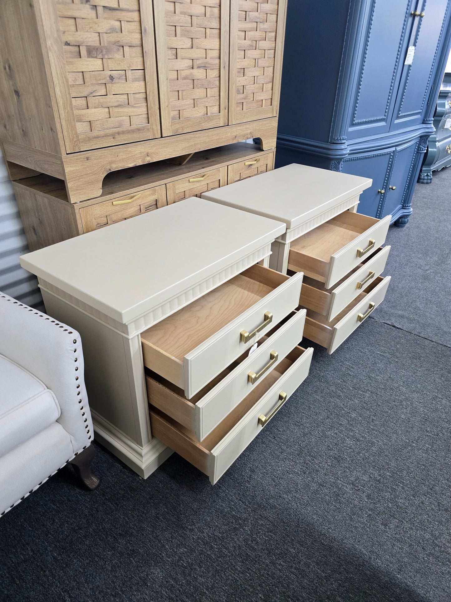 Drexel beige pair of nightstands