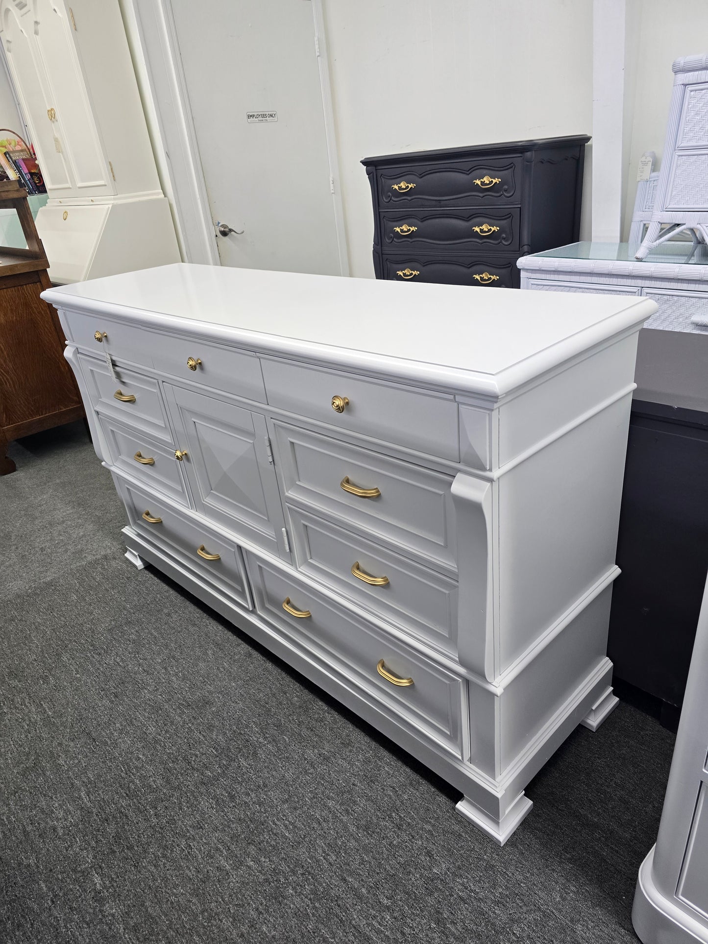 9 drawers 1 door icy dresser