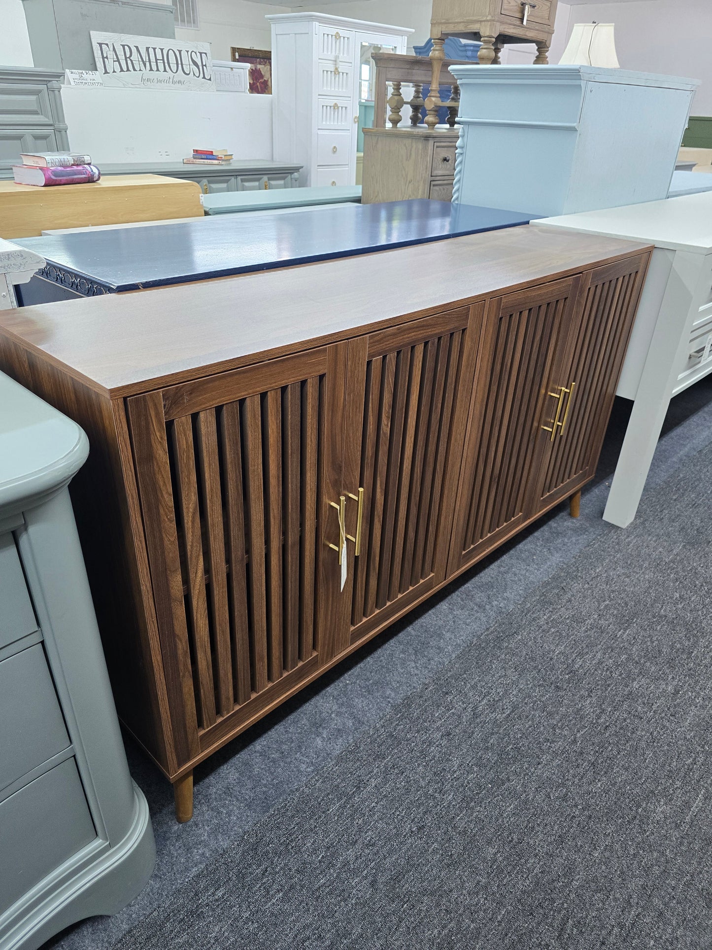 4 doors wooden cabinet