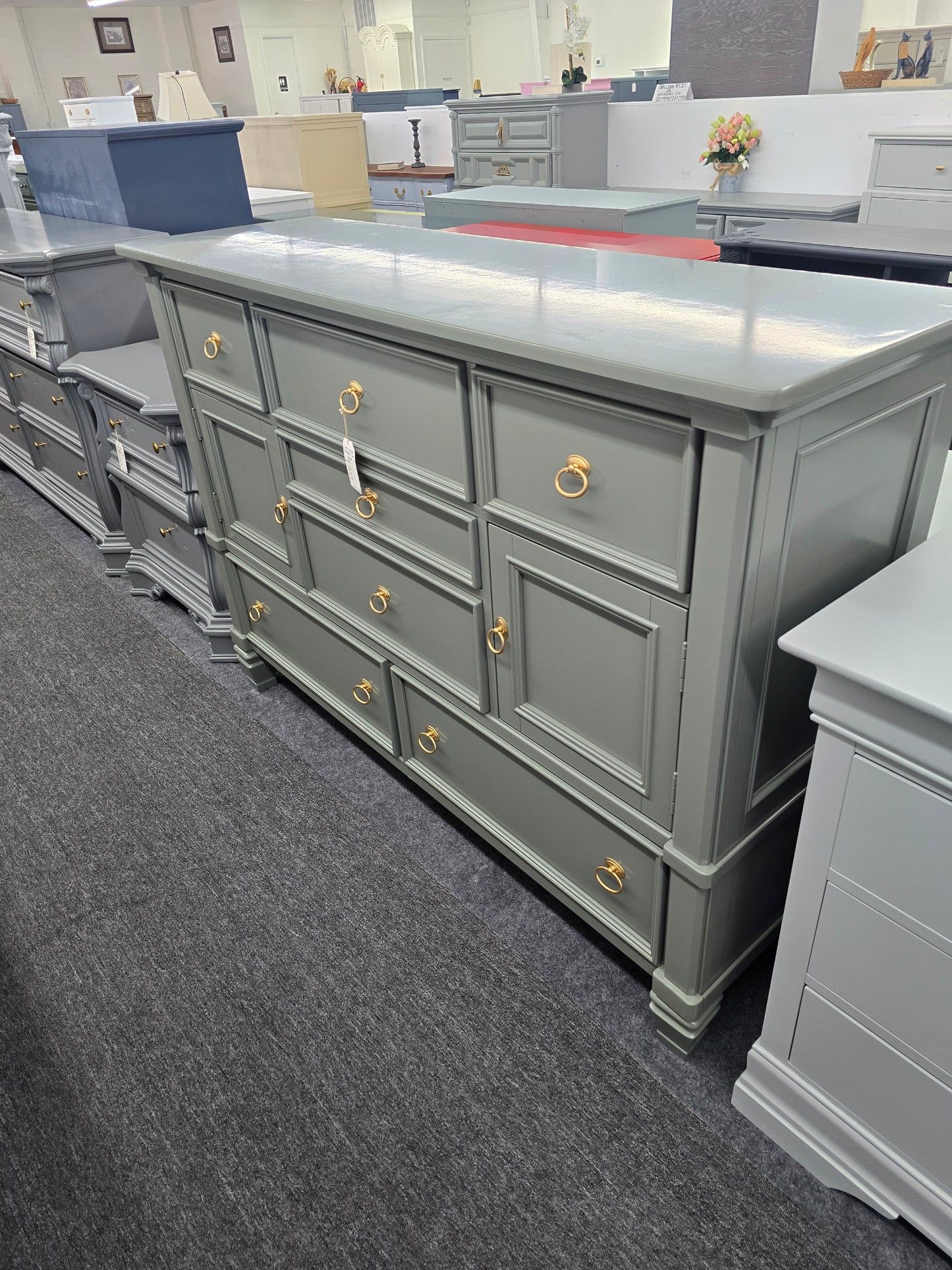 Green lacquered 7 drawers 2 doors dresser