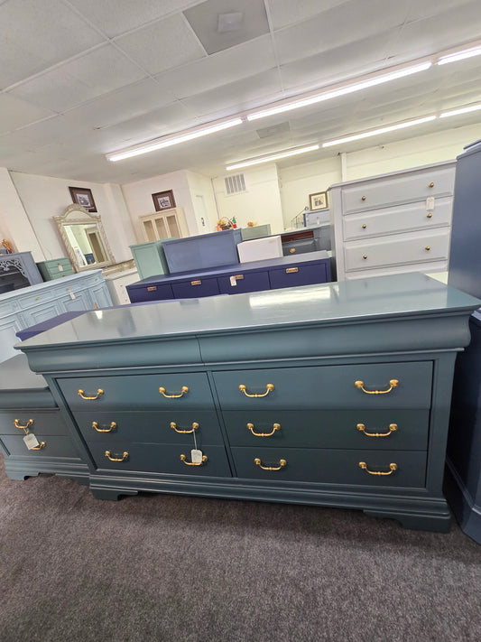 Green lacquered 8 drawers dresser