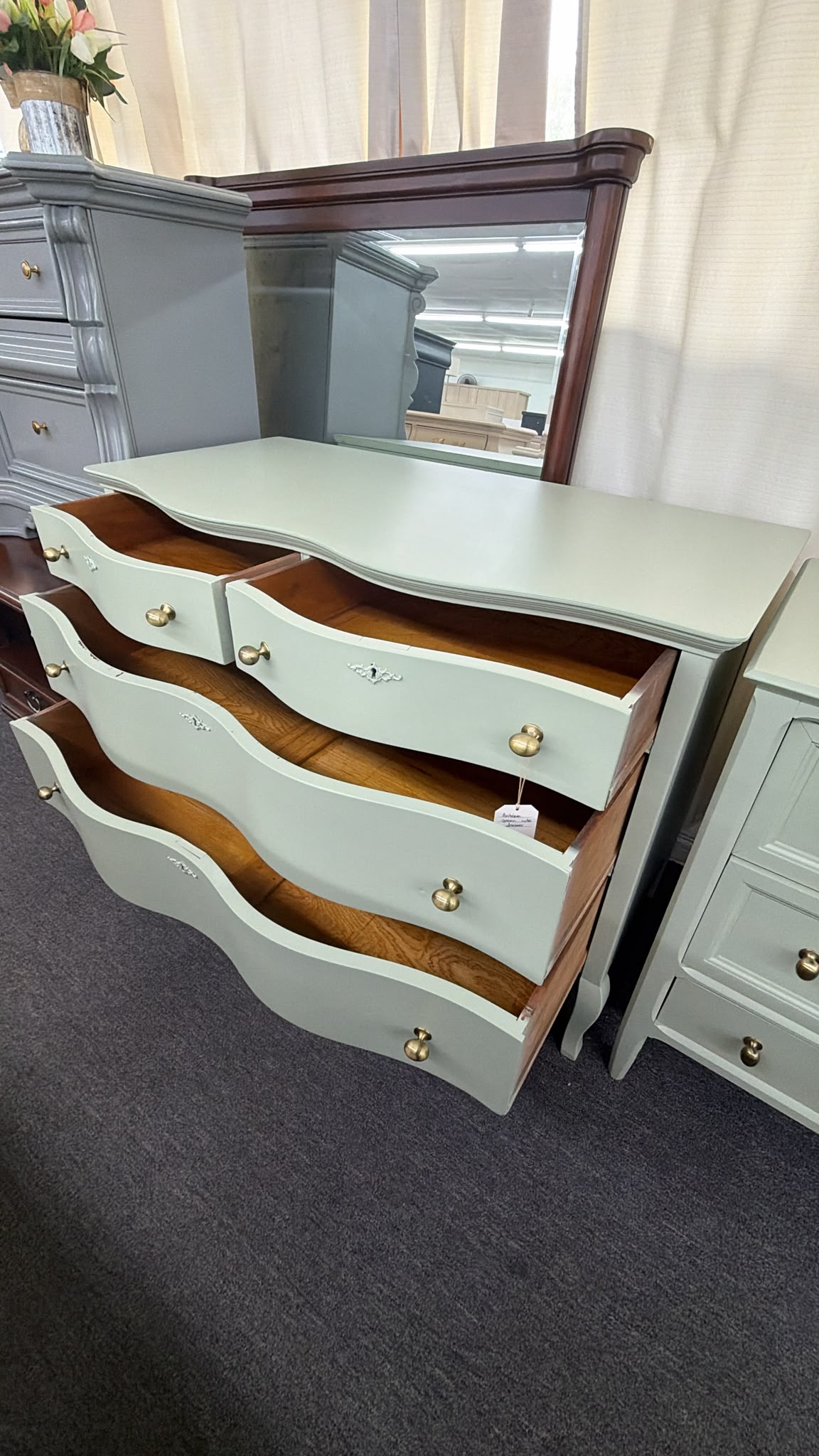 Antique green curved 4 drawers dresser