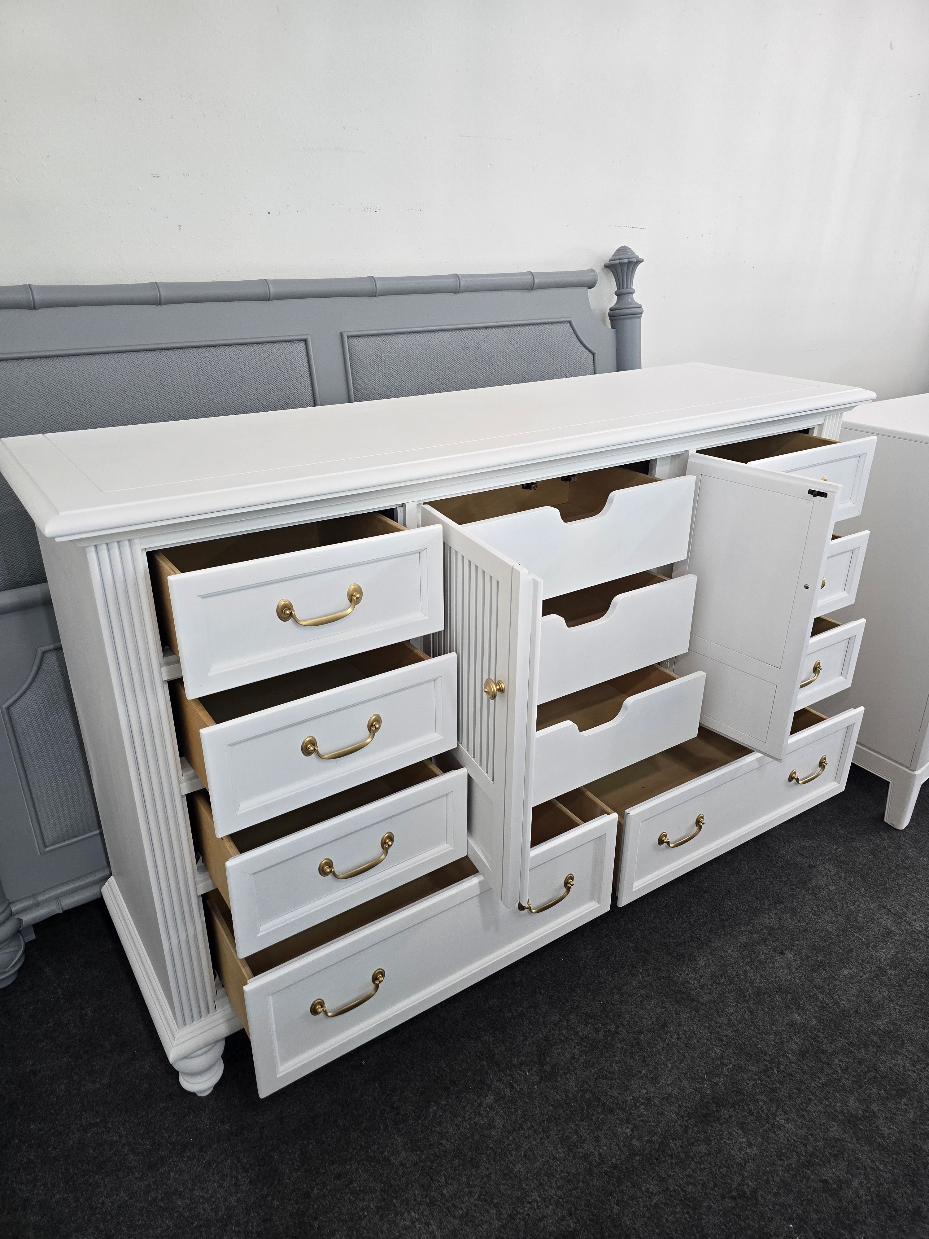 11 drawers white beautiful dresser
