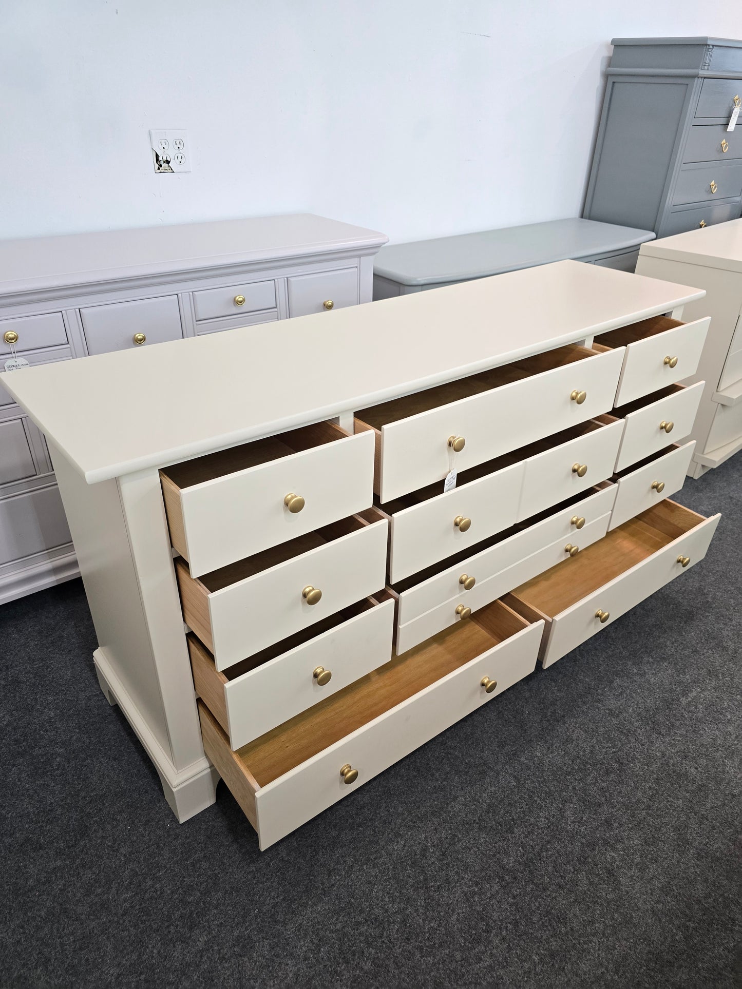 Stanley 11 drawers beige dresser