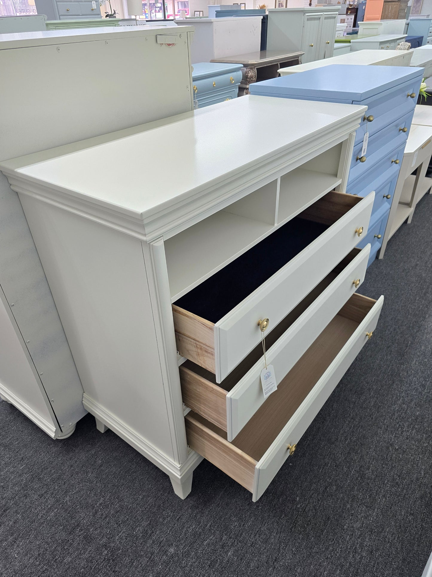 Cream 3 drawers dresser/stand
