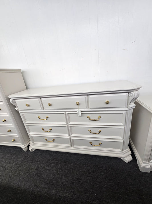 Broyhill cream beautiful dresser