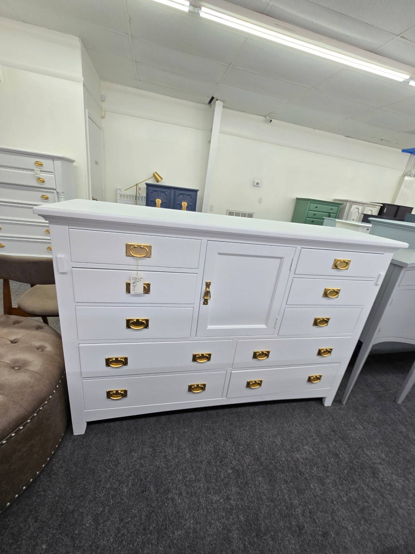 10 drawers 1 door white dresser