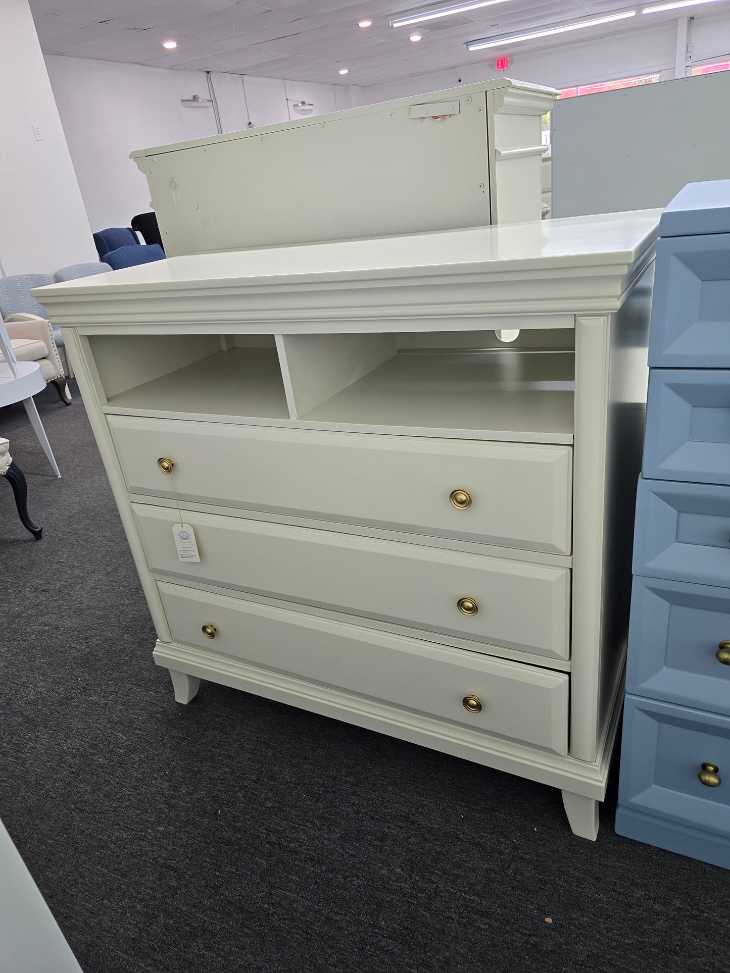 Cream 3 drawers dresser/stand