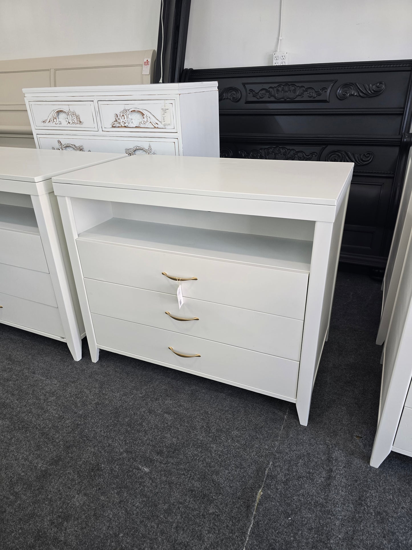 Alabaster 3 drawers dresser/stand
