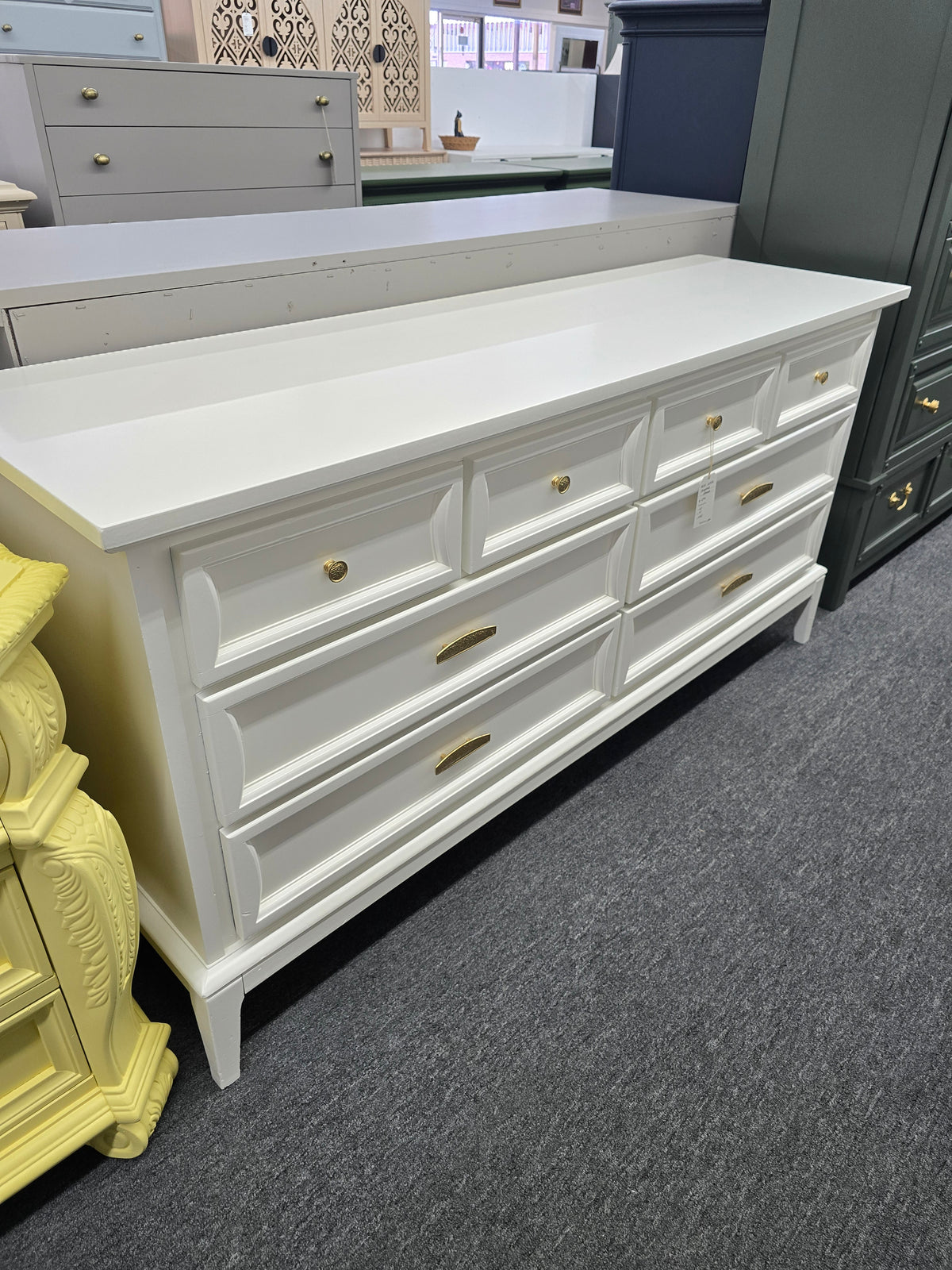 MCM white lacquered 8 drawers dresser