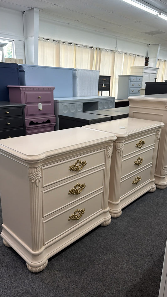 Bernhardt cream lacquered pair of nightstands