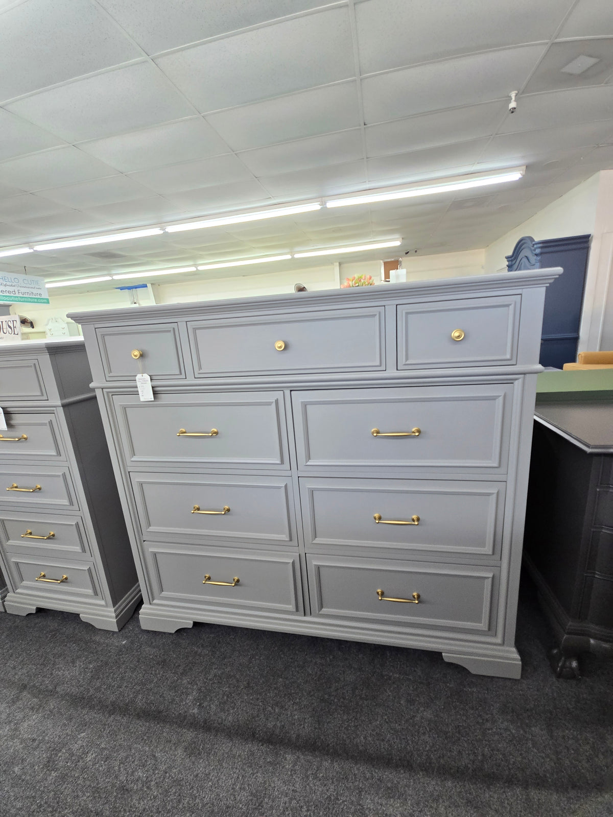 Universal gray 9 drawers dresser