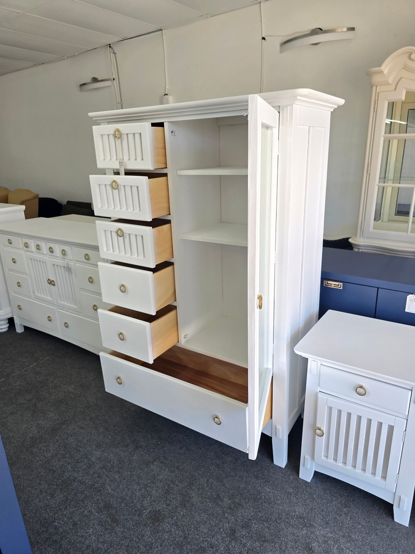 American signature whit3 lacquered chest/armoire