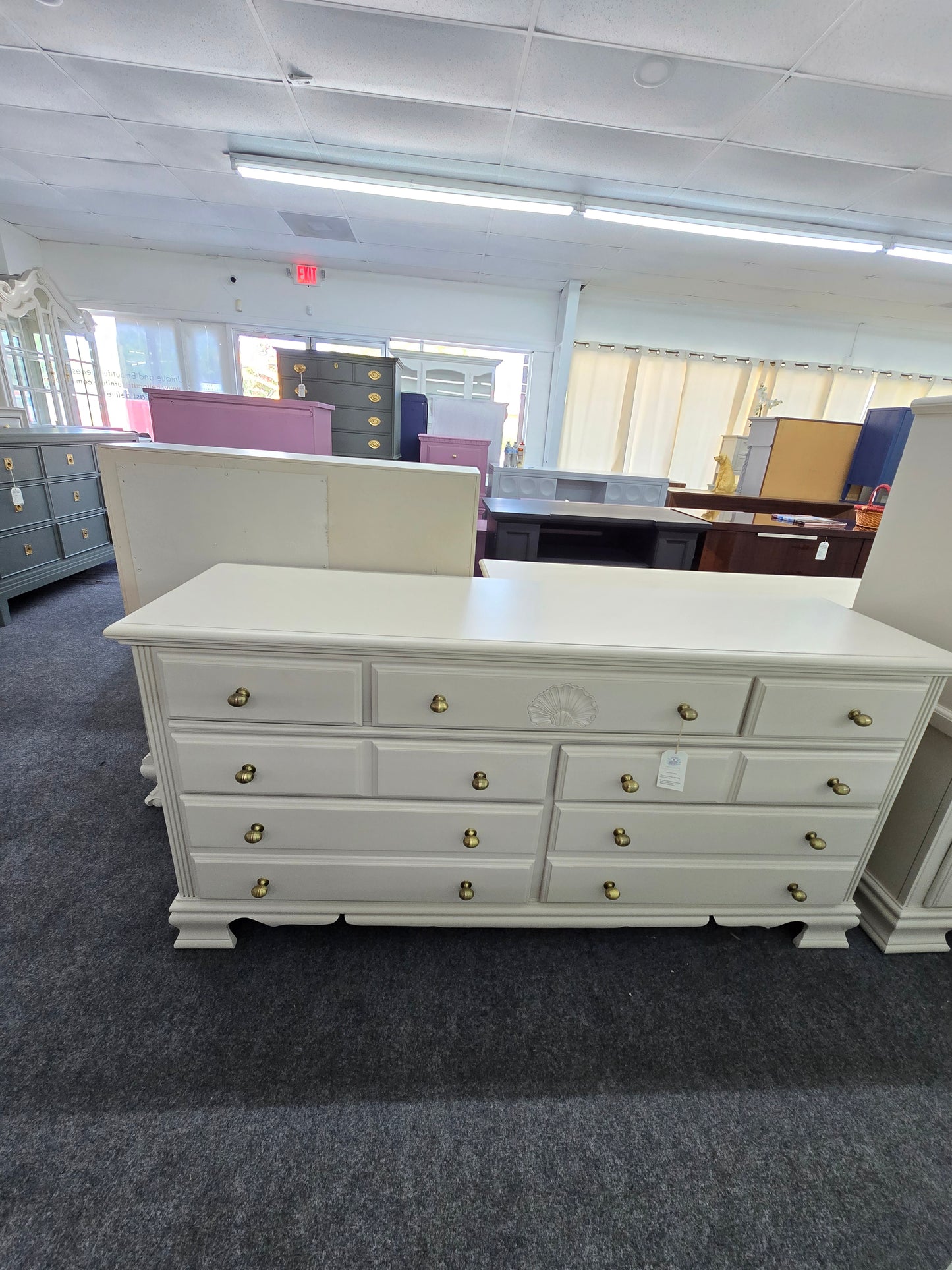 Vintage beige 7 drawers dresser
