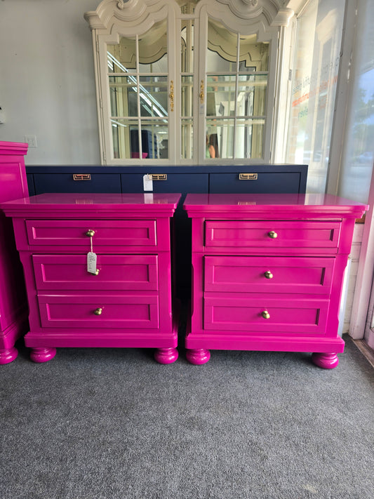 Pink lacquered pair of nightstands