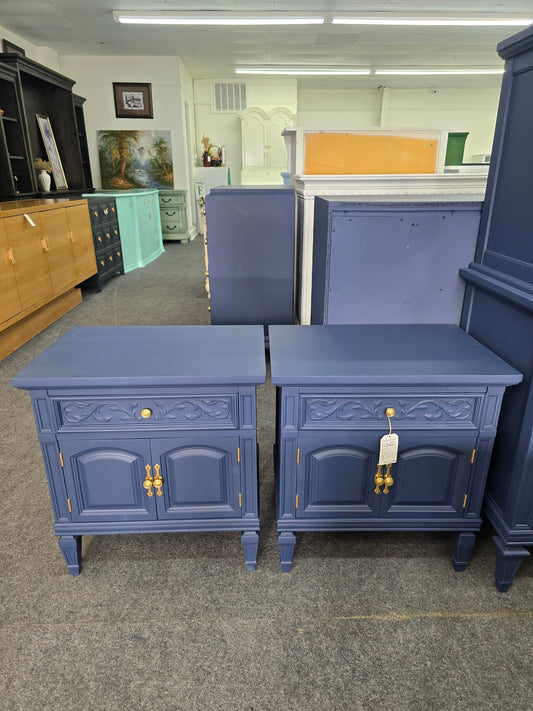 Thomasville navy blue Regency pair of nightstands