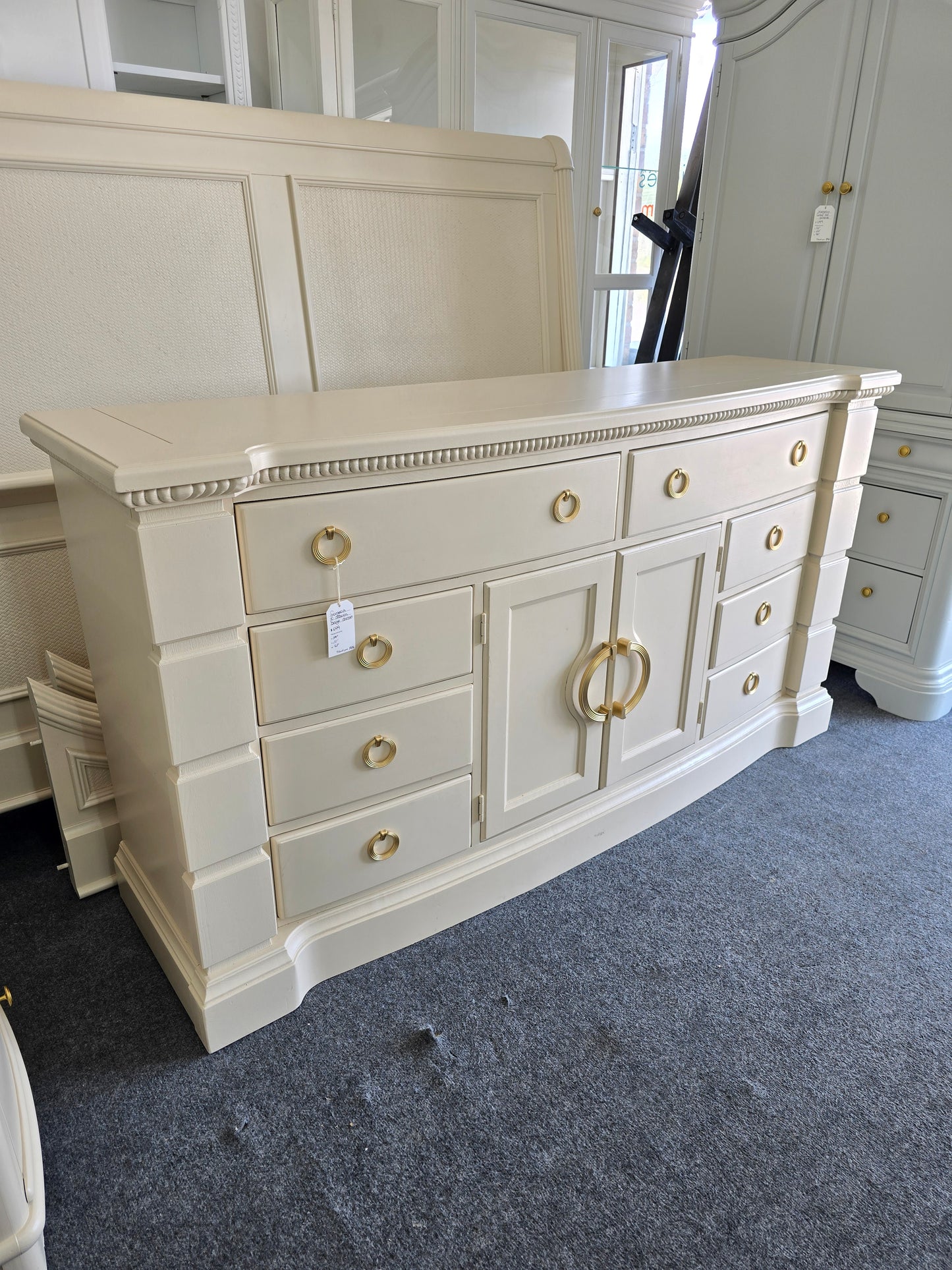 10 drawers beige dresser