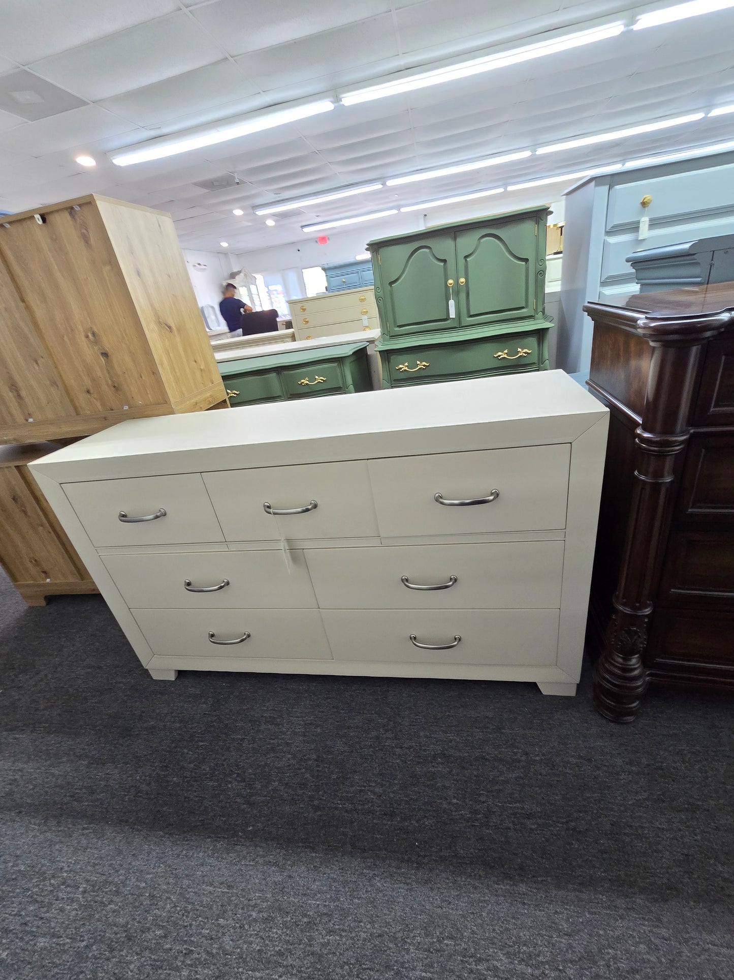 7 drawers beige dresser