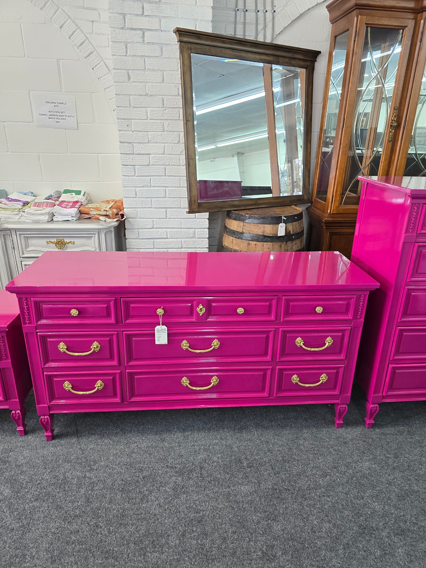 Dixie Regency lacquered high gloss dresser